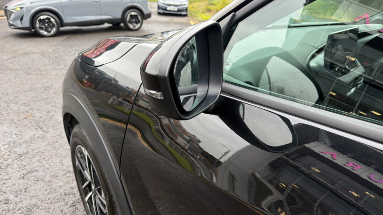 Nissan Juke 1.0 DiG-T N-Connecta 5dr Petrol Hatchback